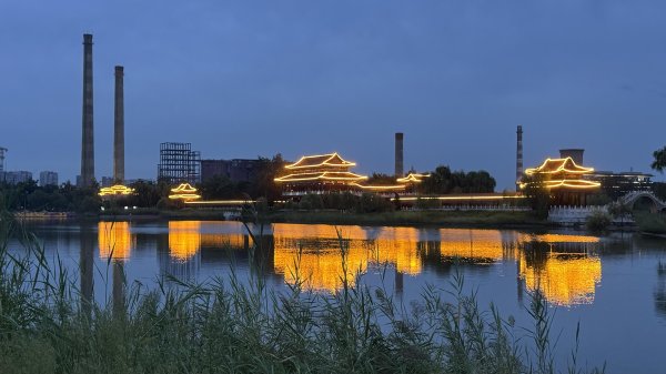益上线 京城入夜流光溢彩，处处美景温柔醉人